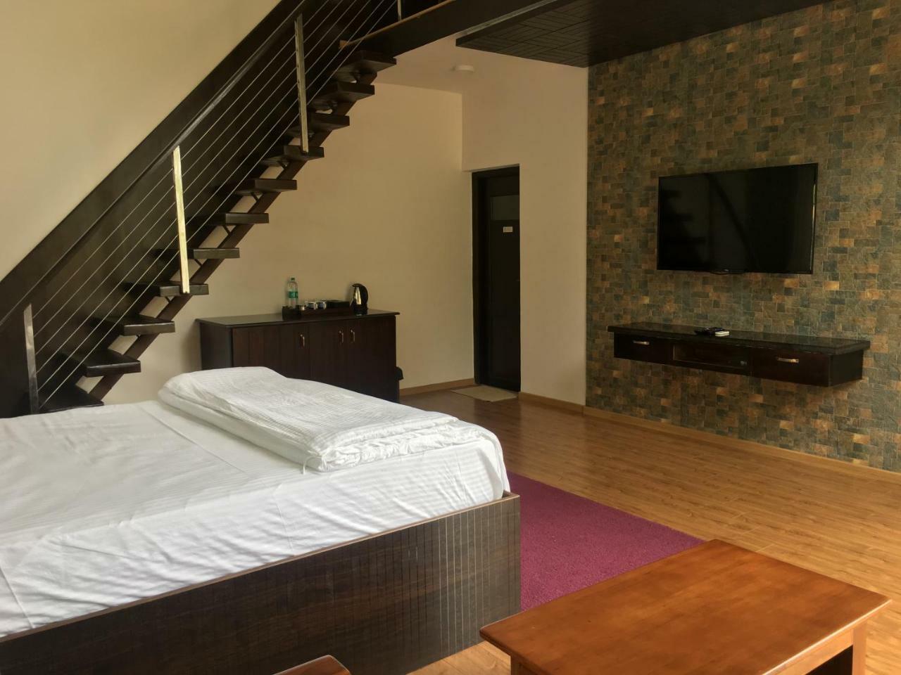 كوتاغيري Silvertip Cafe & Homestay المظهر الخارجي الصورة